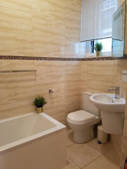 Апартаменти Cozy Flat, 5 Minute Walk To Oxford Circus Лондон Екстер'єр фото