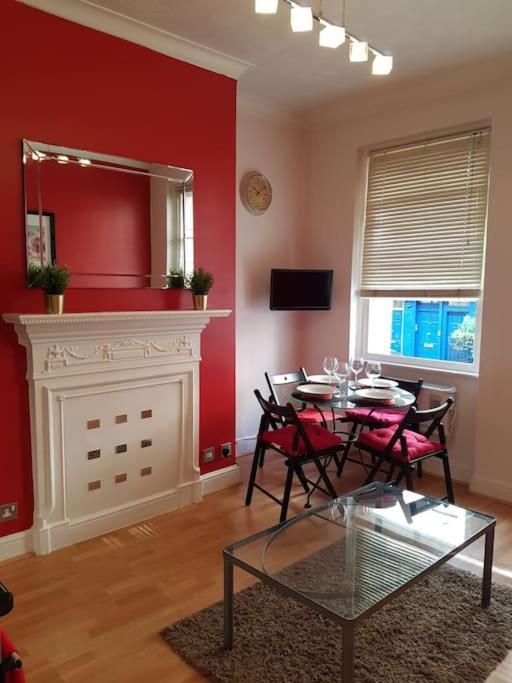 Апартаменти Cozy Flat, 5 Minute Walk To Oxford Circus Лондон Екстер'єр фото
